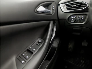 Opel Astra Opel Astra Sports Tourer 1.2 Design & Tech (APPLE CARPLAY, GROOT NAVI, CAMERA, ADAPTIVE CRUISE, LEDER, GETINT GLAS, SPORTSTOELEN, LED KOPLAMPEN, CRUISE, PARKEERSENSOREN, NIEUWE APK, NIEUWSTAAT) - afbeelding nr 23