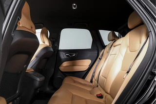 Volvo XC60 Volvo XC60 2.0 T4 Inscription 190 PK - Automaat | Dig. Cockpit | Elek. Trekhaak | Adapt. Cruise | Memory | Stoel-+Stuurverw. | PDC | Camera | NAV | ECC | Elek. Klep | LM 19