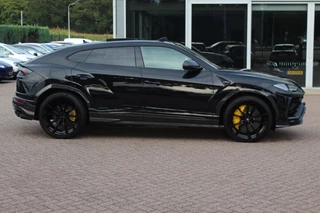 Lamborghini Urus Lamborghini Urus 4.0 V8 / NL Auto! / Full Carbon / Keramisch / B&O / Pano / 360Camera / Head-up / 23'' / Stoelventilatie / Massage - afbeelding nr 5