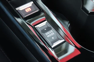 Peugeot 2008 Peugeot 2008 1.2 130PK AUTOMAAT GT PACK | NAVIGATIE | FULL LED KOPLAMPEN | DRAADLOZE APPLE CARPLAY/ANDROID AUTO | ADAPTIVE CRUISE CONTROL | CAMERA VOOR + ACHTER | CLIMATE CONTROL | LICHTMETALEN VELGEN 17