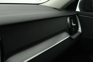 Volvo V60 Volvo V60 2.0 B3 Momentum | Leder |  Stoel & stuurverwarming | Carplay | Adaptive cruise | BLIS | Navigatie | Full LED | DAB - afbeelding nr 14