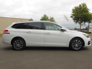 Peugeot 308 Peugeot 308 SW 1.2 PureTech Blue Lease Allure Staat in Hoogeveen - afbeelding nr 4