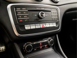 Mercedes-Benz CLA Mercedes-Benz CLA 180 AMG Sport Automaat (SCHUIFDAK, APPLE CARPLAY, GROOT NAVI, LEDER/ALCANTARA, STOELVERWARMING, SPORTSTOELEN, CRUISE, KEYLESS START, NIEUWSTAAT) - afbeelding nr 10