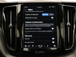 Volvo XC60 Volvo XC60 T6 PLUG-IN HYBRID ULTRA DARK SCHUIFDAK HARMAN KARDON TREKHAAK 20 - afbeelding nr 45