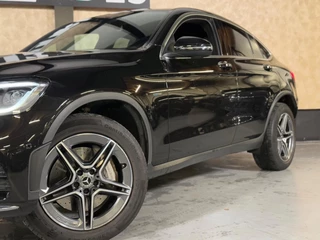 Mercedes-Benz GLC Mercedes-Benz GLC-klasse Coupé 300e 4MATIC Business Solution AMG | sfeerverlichting | keyless | Camera | DAB - afbeelding nr 2