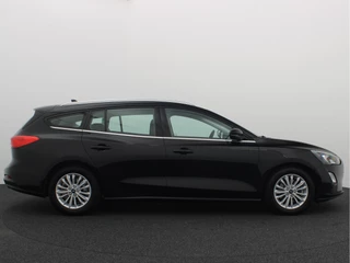 Ford Focus AUTOMAAT / TREKHAAK / FULL LED / KEYLESS / CARPLAY / NAVI / CLIMA / PDC / NL-AUTO - afbeelding nr 17