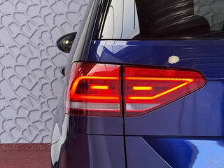 Volkswagen Touran Volkswagen Touran 1.5 TSI 150PK 7P CARPLAY NAVI CAMERA LED ELEK.KLEP VIR.COCKPIT DODE.HOEK DET. STOELVERW KEYLESS 7P 7PERS 09/2024 