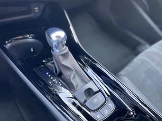 Toyota C-HR Toyota C-HR 2.0 Hybrid GR-Sport | Stuur + Stoelverwarming | Blindspot | JBL - afbeelding nr 29