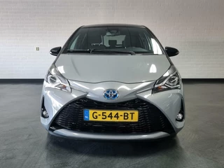 Toyota Yaris Toyota Yaris 1.5 Hybrid Bi-Tone Limited / NAV - afbeelding nr 2