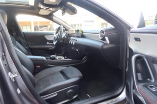 Mercedes-Benz CLA Mercedes CLA-klasse 250 AMG-NIGHT 225pk PANORAMADAK|SFEERVERLICHTING|WIDESCREEN|360CAMERA|BURMESTER|DEALER ONDERHOUDEN - afbeelding nr 28