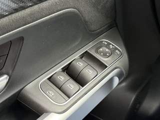 Mercedes-Benz GLB Mercedes-Benz GLB 200 Business Solution AMG | Trekhaak | Navi | 360* Camera | LED | DAB+ | Dodehoek | 19 inch - afbeelding nr 12