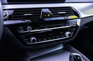 BMW 5 Serie BMW 5-serie 530e High Executive M-Sport 360 / HUD / B&W - afbeelding nr 19