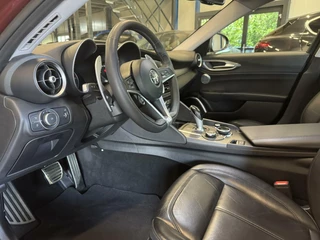 Alfa Romeo Giulia Alfa Romeo Giulia 2.0T 310pk, super netjes!! Veel opties!! - afbeelding nr 9