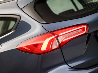 Ford Focus Automaat (APPLE CARPLAY, GROOT NAVI, STUUR/STOELVERWARMING, ADAPTIVE CRUISE, SPORTSTOELEN, CAMERA, KEYLESS, TREKHAAK, NIEUWSTAAT) - afbeelding nr 27