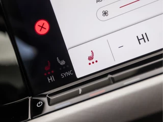 Volkswagen Golf Automaat (APPLE CARPLAY, GROOT NAVI, STUUR/STOELVERWARMING, GETINT GLAS, SPORTSTOELEN, PARKEERSENSOREN, ADAPTIVE CRUISE, DAB+, NIEUWE APK, NIEUWSTAAT) - afbeelding nr 9