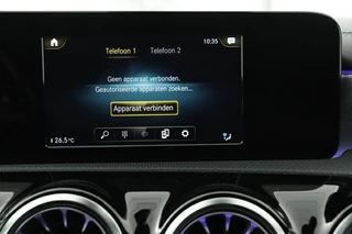 Mercedes-Benz A-Klasse Mercedes-Benz A-klasse 250e AMG Night | Carplay | Stoelverwarming |  Full LED | Sfeerverlichting | Leder/Alcantara | Navigatie | Park Assist - afbeelding nr 20