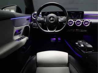 Mercedes-Benz CLA [SFEERVERLICHTING, APPLE CARPLAY, CAMERA, TREKHAAK, VOL LEDER, STOELVERWARMING, PDC V+A, CRUISE, NIEUWSTAAT] - afbeelding nr 9