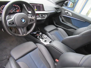 BMW 1 Serie BMW 1 Serie M135i xDrive Executive Edition 306 PK, Full LED / Carplay / PDC / Stoelverwarming / 19' M dubbelspaak velgen - afbeelding nr 4