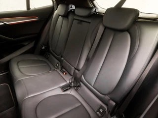 BMW X2 Automaat (NAVIGATIE, M PAKKET, CLIMATE, STOELVERWARMING, LEDEREN SPORTSTOELEN, CAMERA, GETINT GLAS, SFEERVERLICHTING, NIEUWSTAAT) - afbeelding nr 15