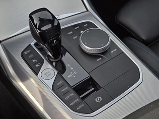 BMW 3 Serie BMW 3-serie Touring 330e xDrive M SPORT | PANORAMA | LASER | DRIVING ASS. PROF | HARMAN KARDON | - afbeelding nr 24