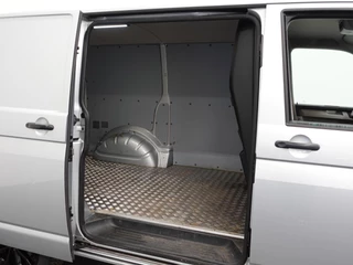 Volkswagen Transporter Volkswagen Transporter 102pk L1H1 Highline Navigatie 18