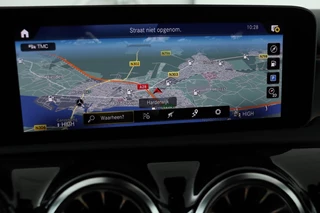 Mercedes-Benz A-Klasse Mercedes-Benz A-klasse 250e AMG Night | Stoelverwarming | Carplay |  Widescreen | Sfeerverlichting | Camera | Leder/Alcantara | Navigatie | Full LED - afbeelding nr 16