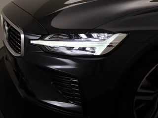 Volvo V60 Volvo V60 T8 PLUG-IN HYBRID AWD R-DESIGN HARMAN KARDON CAMERA DAB+ - afbeelding nr 37