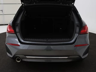 BMW 1 Serie BMW 1-serie 118i Business Edition | Luxury Line |  Panoramadak | Leder | Stoel & stuurverwarming | Camera | Carplay | Full LED | Live Cockpit | Navigatie | HiFi System | Parkeerhulp | Climate control - afbeelding nr 11