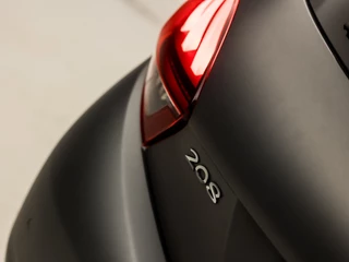 Peugeot 208 Peugeot 208 1.2 PureTech Sport (PANORAMADAK, APPLE CARPLAY, GROOT NAVI, CAMERA, CLIMATE, SPORTSTOELEN, GETINT GLAS, CRUISE, NIEUWSTAAT) - afbeelding nr 30