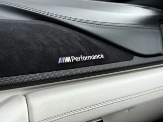 BMW 3 Serie BMW 3-serie Touring 320d High Executive M Sport Panoramadak Trekhaak HUD LED ACC Individual Shadow Line Camera 19