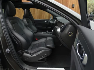 Volvo XC60 Volvo XC60 T8 407PK AWD / Inscription / panoramadak / 360° / LED - afbeelding nr 15