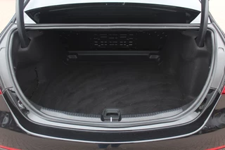Mercedes-Benz C-Klasse Mercedes-Benz C-Klasse 180 AMG Line / Camera / Leder&Alcantara / 18'' / Navigatie / DAB / Dodehoek / Stoelverwarming / Cruise Control - afbeelding nr 16