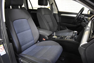 Volkswagen Passat Volkswagen Passat Variant GTE 218PK DSG HYBRID BUSINESS CAMERA/NAVI/MASSAGE - afbeelding nr 21