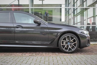 BMW 5 Serie BMW 5 Serie 530e M-Sport Sedan, Adaptieve Cruise, Trekhaak, Achteruitrijcame - afbeelding nr 4