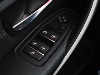 BMW 3 Serie BMW 3-serie 320d | Stoelverwarming | Trekhaak | Full LED |  Navigatie | Sportstoelen | Climate control | Bluetooth | Parkeerhulp | Cruise control - afbeelding nr 24