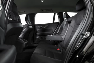 Volvo V60 Volvo V60 2.0 B3 163 PK Essential Edition - Automaat | Dig. Cockpit | Cruise | Stoel-+Stuurverw. | PDC | NAV + App. Connect | ECC | Elek. Klep | DAB | LM 17