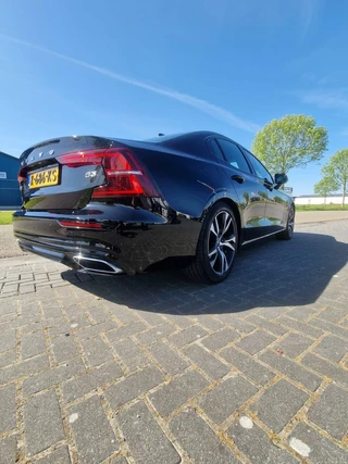 Volvo S60 Volvo S60 2.0 B3 R-Design AUTOMAAT,VOL LEDER,CLIMA,NAVI,CARPLAY,LED - afbeelding nr 5