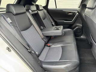 Toyota RAV4 Toyota RAV4 2.5 Hybrid AWD Dynamic Adaptieve cruise control Climate control Stoelverwarming Dodehoekdetectie Keyless Full LED - afbeelding nr 35