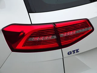 Volkswagen Passat Volkswagen Passat Variant TSI GTE 217PK DSG Highline / R-Line / LED - afbeelding nr 59