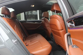 BMW 5 Serie BMW 5 Serie 530e iPerformance High Executive / Schuifdak / 360Camera / Head-up / 20'' / Volleder / Harman Kardon / Keyless / Navigatie / Stoelventilatie / Stuurverwarming / Dodehoek / ACC - afbeelding nr 11