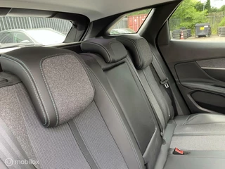 Peugeot 3008 Peugeot 3008 1.2 PureTech Allure EAT8 AUTOM/LUXE HOOGZITTER - afbeelding nr 15