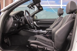 BMW 2 Serie ➡️ BMW 2-serie Cabrio 218i F23 Executive | 2e eigenaar | Origineel | Sportstoelen | Stoelverwarming | DAB | Harman-kardon | Stuurverwarming | PDC | Cruise control | Climate control | - afbeelding nr 13