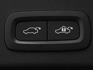 Volvo XC40 Volvo XC40 1.5 T4 Rech R Design Expression | Panoramadak |  Stoel & stuurverwarming | Adaptive cruise | Trekhaak | Camera | Carplay | Getint glas | PHEV - afbeelding nr 11