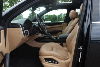 Porsche Cayenne Porsche Cayenne 3.0 E-Hybrid / Panoramadak / 360Camera / Luchtvering / 21'' / Softclose / Keyless / Sportchrono / Stuurverwarming / Stuurverwarming / DAB / Stoelverwarming / ACC - afbeelding nr 10
