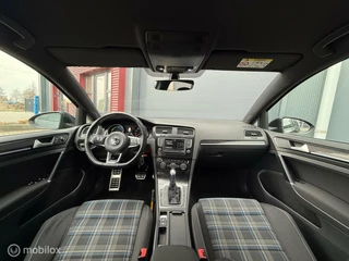 Volkswagen Golf Volkswagen Golf 1.4 TSI GTE 204PK Trekhaak/Carplay/LED/18