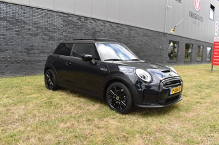 MINI Electric MINI Electric Mini Resolute edition 33 kWh Pano automaat resolute edition 135kw 1e eigenaar n.a.p. Pano / Leder / Harman Kardon / Head Up / Camera / Keyless - afbeelding nr 21