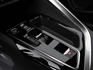 Peugeot 3008 Peugeot 3008 1.2 PureTech Allure Climate control Adaptive cruise control Achteruitrijd camera Parkeersensoren Verwarmde voorstoelen LED Navigatie Apple Carplay/ Android Auto - afbeelding nr 15
