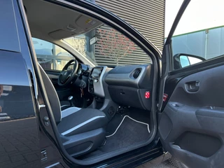 Toyota Aygo Toyota Aygo 1.0 VVT-i x-play | Achteruitrijcamera | Cruise Control | Airconditioning | Elektrische Ramen | - afbeelding nr 33