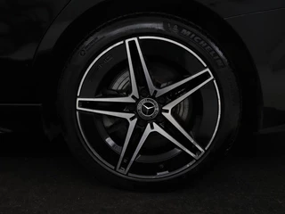 Mercedes-Benz C-Klasse Mercedes-Benz C-klasse 300e AMG Night | Adaptive cruise |  Stoelverwarming | Trekhaak | Carplay | Camera | Sfeerverlichting | Full LED - afbeelding nr 36
