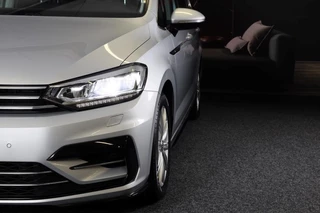 Volkswagen Touran Volkswagen TOURAN 1.5 TSI R Line 7 Persoons / AUT / ACC / Navi / Camera / Open Panoramadak / Led / Pdc / Trekhaak / 17 Inch - afbeelding nr 49